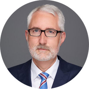 Dr. Oliver Elzer